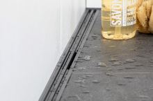 Schlüter-KERDI-LINE-VARIO liniový žlab, grafit. černá mat, v: 8 mm, d: 1,2 m, D10 Wave 34 (3)