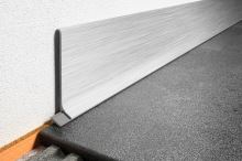 Schlüter-DESIGNBASE-SL soklová lišta, hliník elox přírodní, v: 80 mm, d: 2,5 m (1)